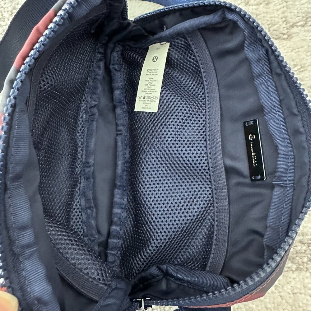 Lululemon Everywhere Belt Bag 1L Camo Smoky Red Night Sea Camo - Picture 5 of 5